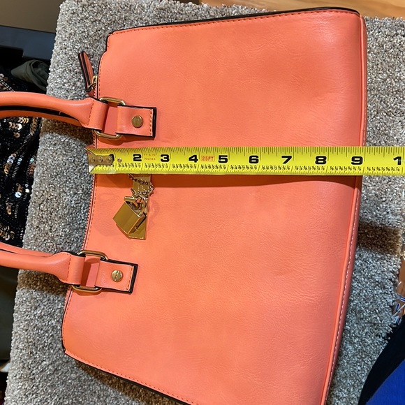 Coral Pocketbook with an attachable strap to make a shoulder bag - Picture 8 of 9
